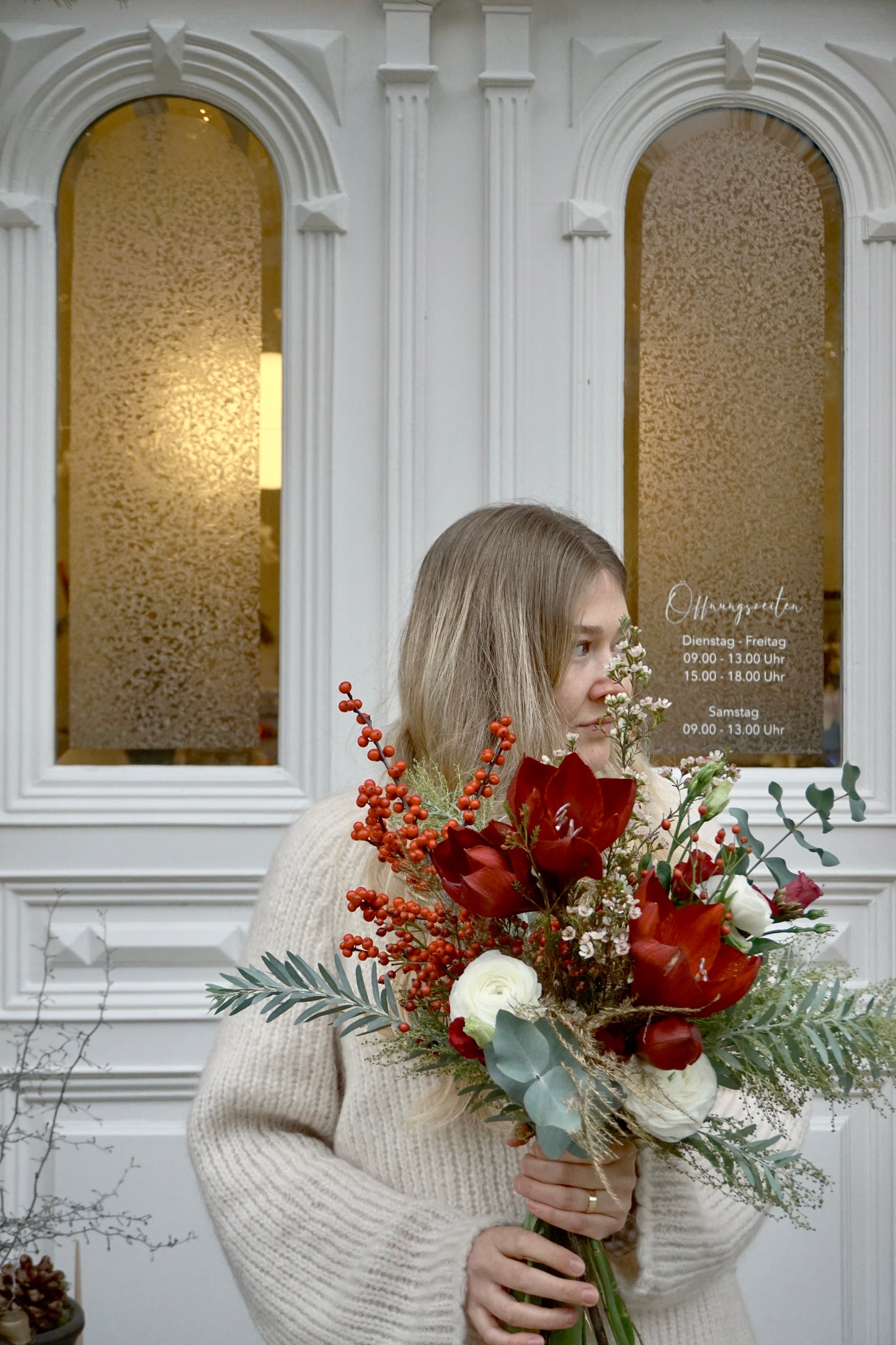 VORBESTELLUNG WEIHNACHTEN - Strauß rot/weiß, locker gebunden - ABHOLUNG 23.12. & 24.12.