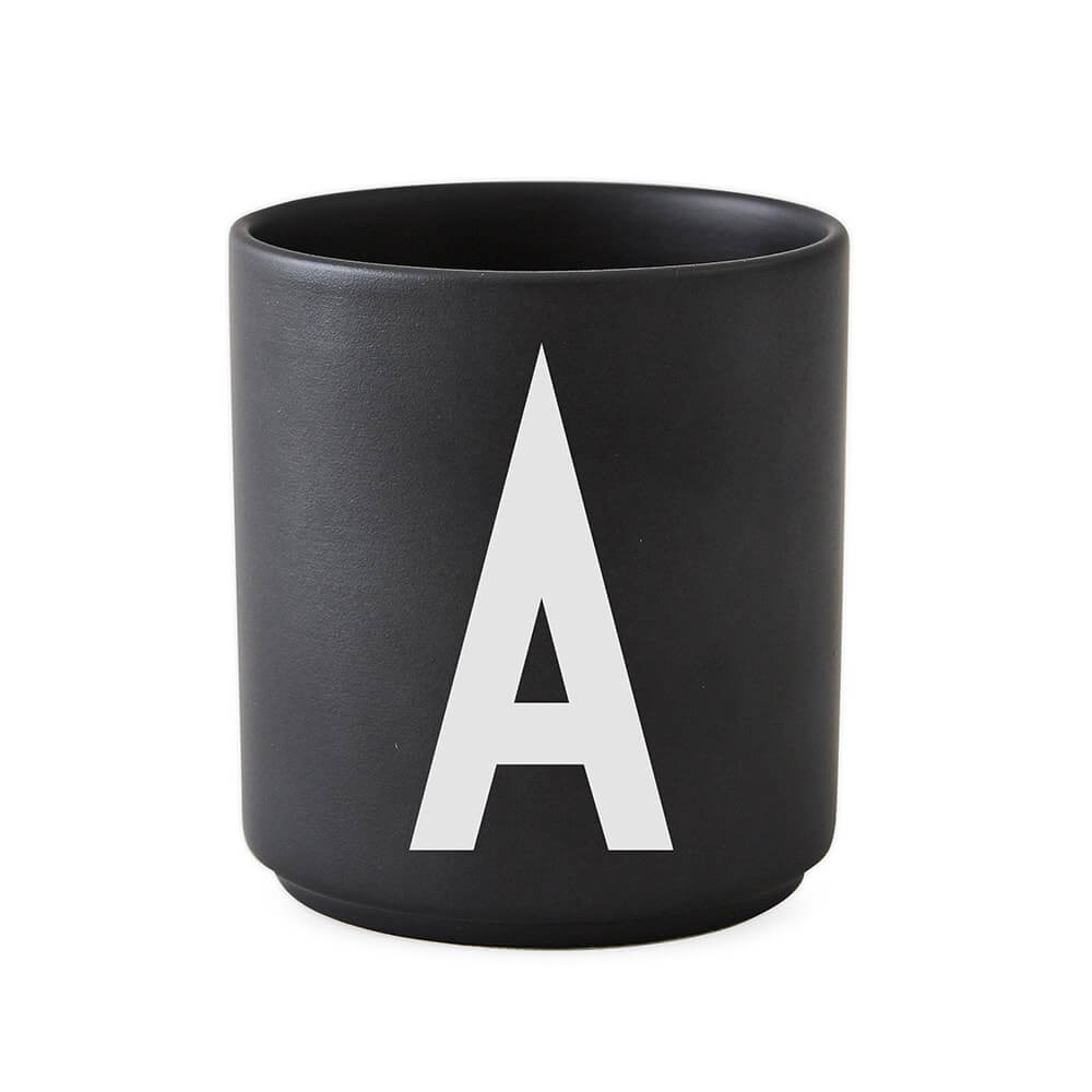 Becher A-Z, Design Letters, weiß/schwarz