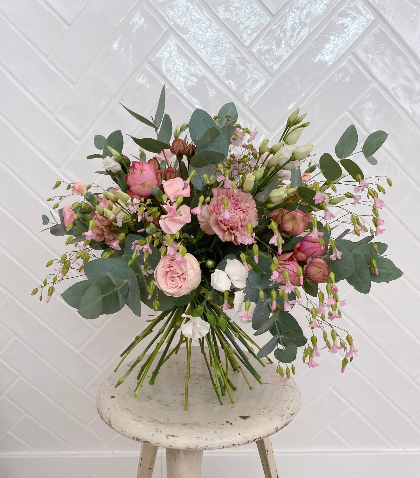 Blumenstrauß kompakt/locker mit verschiedenen Blumen der Saison