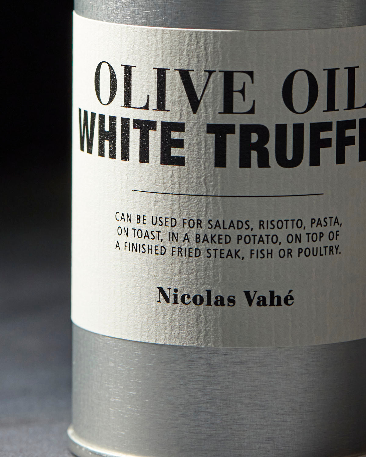Natives Olivenöl mit weißem Trüffel