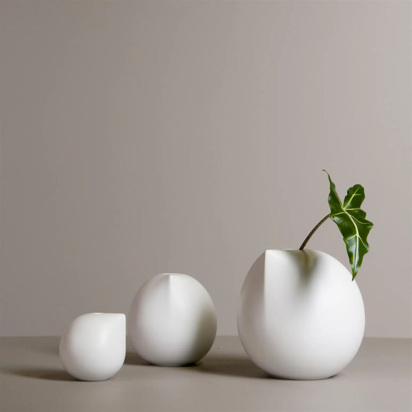 Vase, NIB, dbkd, medium, white